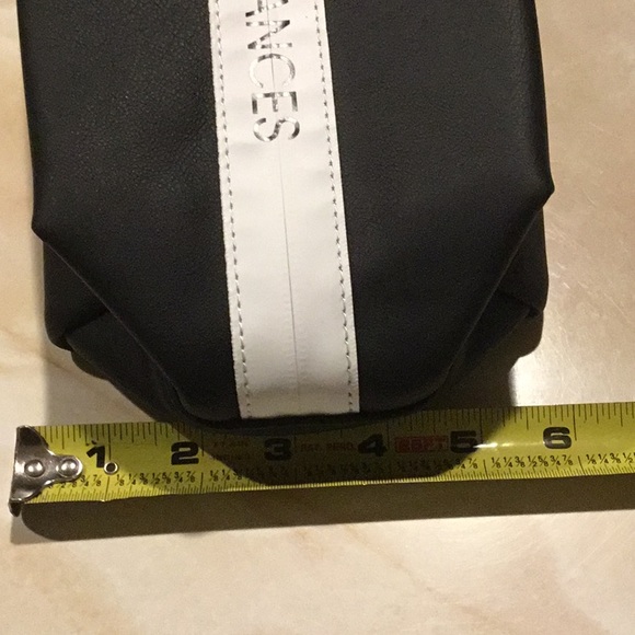 NWT Toiletry bag - Picture 8 of 8